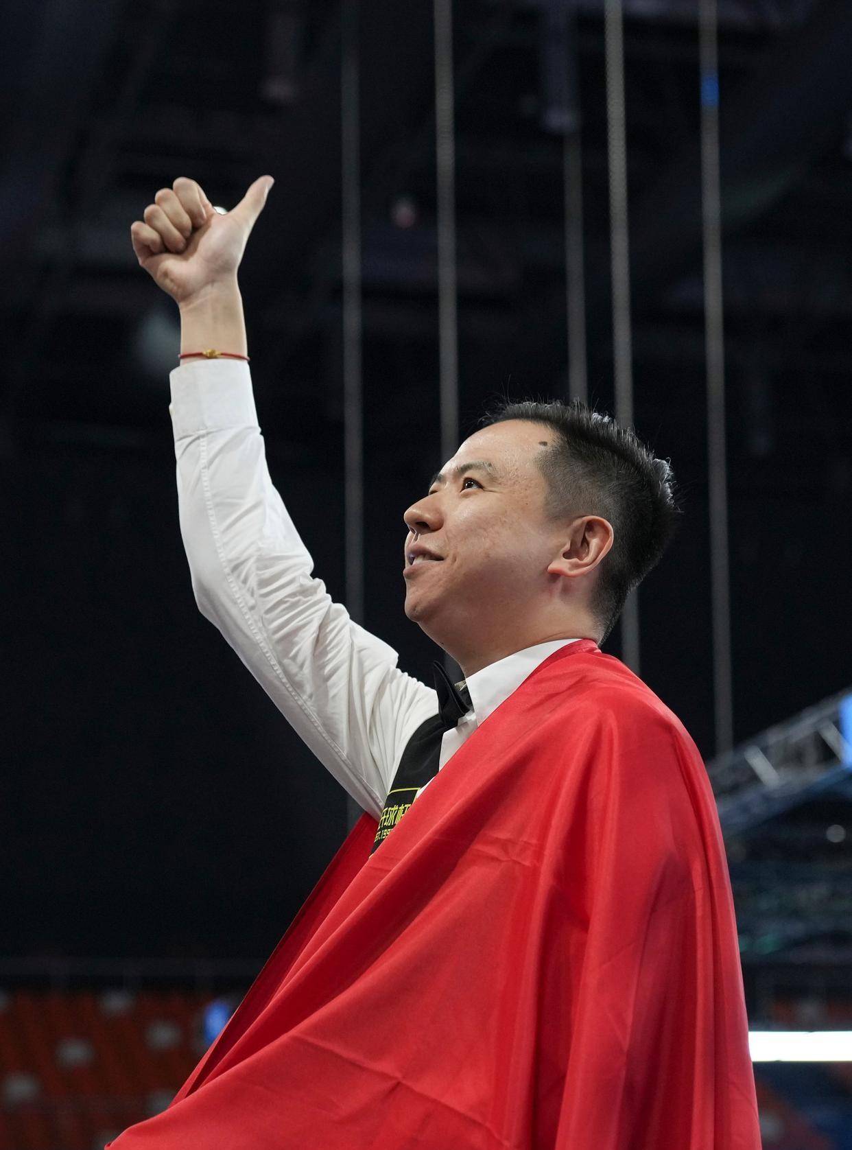 间的配合更 间的配合更