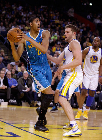 他会盯着对 他会盯着对